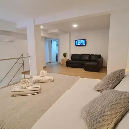 Apartman Duplex Huelin I & *